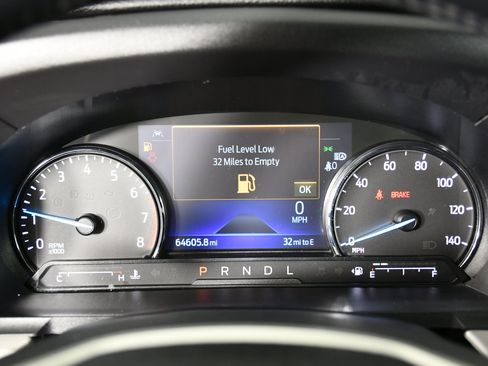 Used 2023 Ford Explorer XLT AWD/4WD image 18