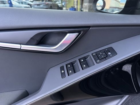 Used 2024 Kia Niro EX image 29