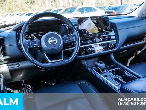 Used 2025 Nissan Pathfinder SL FWD image 29