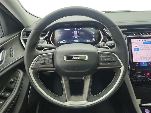 Used 2023 Jeep Grand Cherokee 4WD 4xe image 15