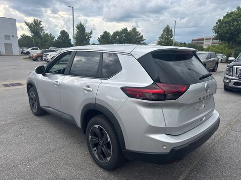 Used 2025 Nissan Rogue SV FWD image 7