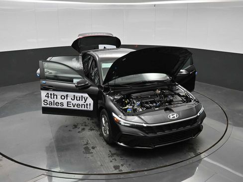 New 2026 Hyundai Elantra SE FWD image 40