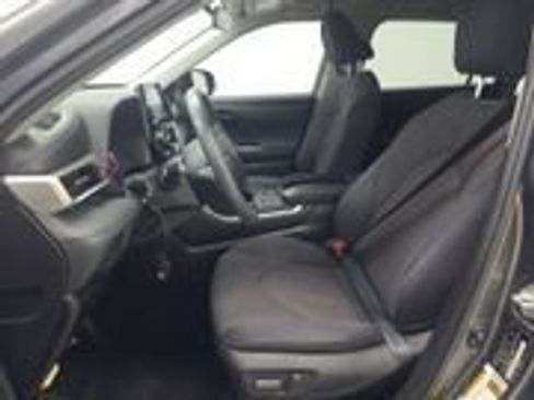 Used 2021 Toyota Highlander LE FWD image 7
