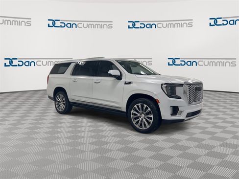 Used 2021 GMC Yukon XL Denali w/ Denali Premium Package image 2