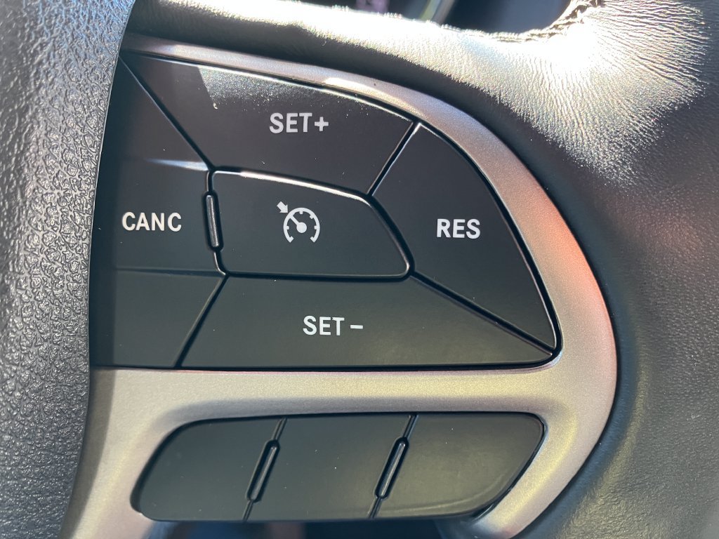 Used 2018 Jeep Grand Cherokee Limited AWD/4WD image 9