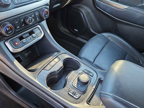 Used 2023 GMC Acadia SLT image 20