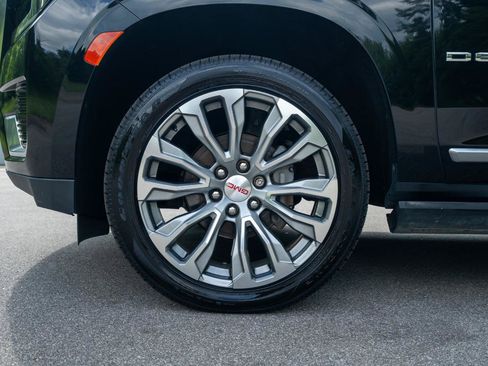Used 2021 GMC Yukon XL Denali AWD/4WD image 9