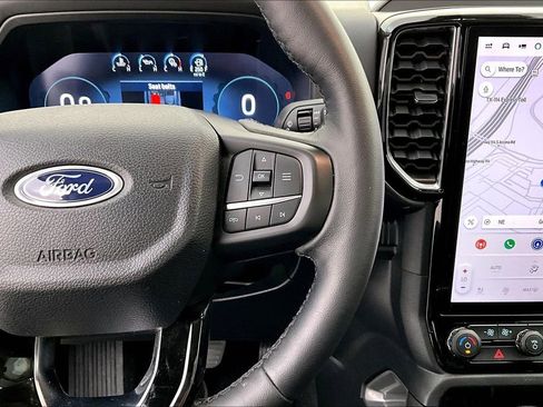 Used 2025 Ford Ranger Lariat w/ Trailer Tow Package image 28