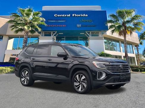 Used 2025 Volkswagen Atlas SE AWD/4WD image 2