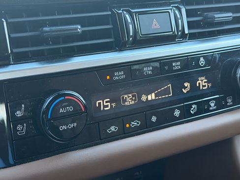 Used 2023 Nissan Pathfinder Platinum AWD/4WD image 27