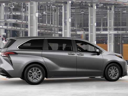 New 2026 Toyota Sienna LE image 11