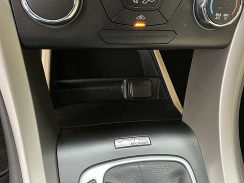 Used 2015 Ford Fusion SE image 27