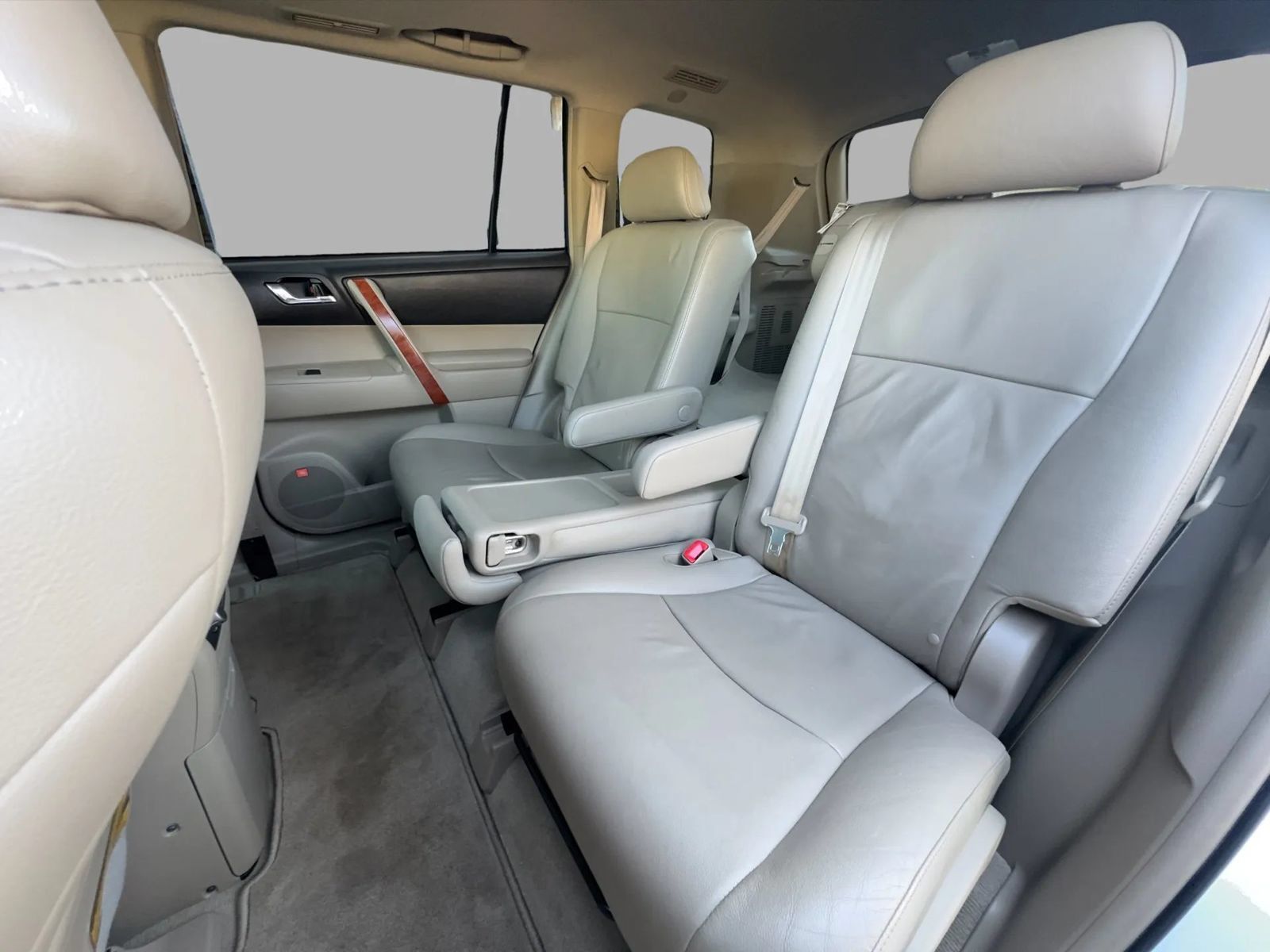 Used 2010 Toyota Highlander Limited w/ Extra Value Pkg 8 FWD image 29