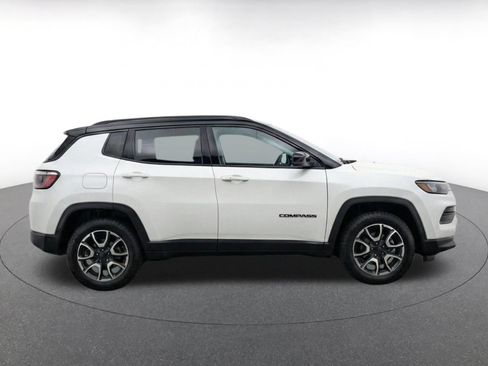 Used 2025 Jeep Compass Trailhawk AWD/4WD image 14