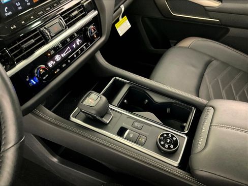 Used 2025 Nissan Pathfinder Platinum AWD/4WD image 18
