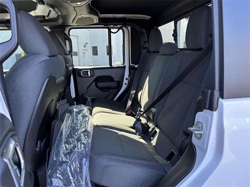 Used 2024 Jeep Gladiator Rubicon w/ Technology Group image 14