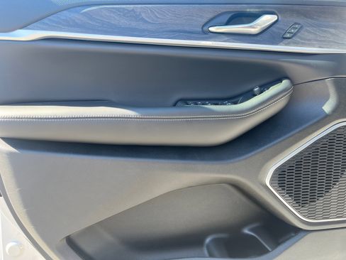 New 2026 Jeep Grand Cherokee Limited image 15