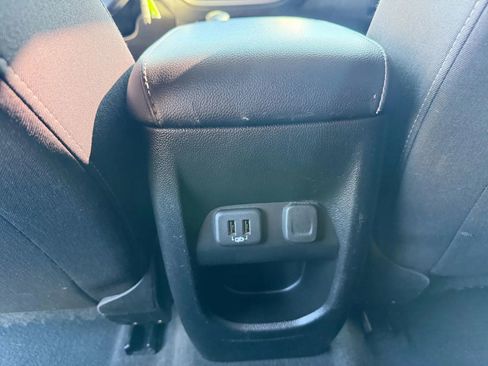 Used 2022 Chevrolet Colorado LT w/ LT Convenience Package image 24