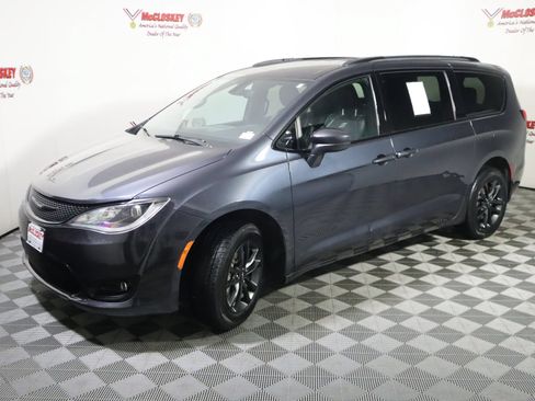 Used 2020 Chrysler Pacifica Touring-L AWD/4WD image 12