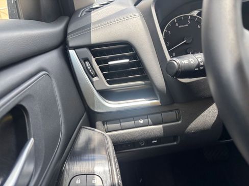 Used 2025 Nissan Rogue SV FWD image 36