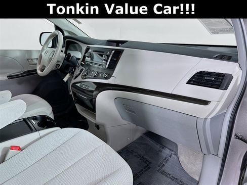 Used 2011 Toyota Sienna image 29