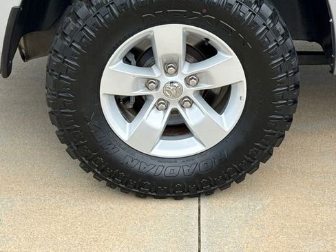Used 2021 RAM 1500 Classic SLT RWD image 9
