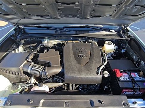 Used 2022 Toyota Tacoma TRD Off-Road image 32