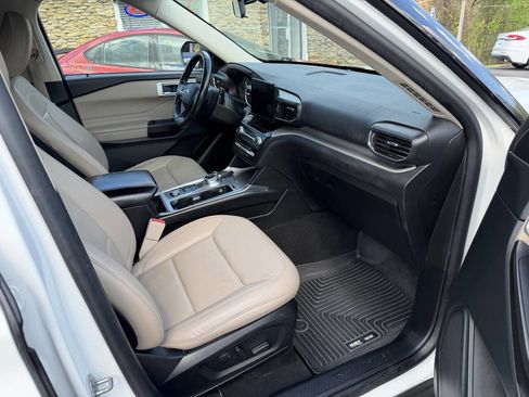 Used 2020 Ford Explorer XLT w/ Equipment Group 202A image 6