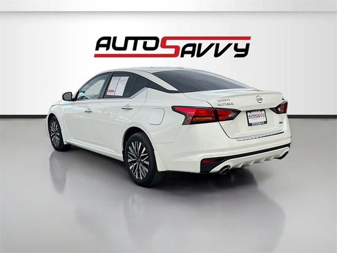 Used 2023 Nissan Altima 2.5 SV w/ SV Premium Package image 5