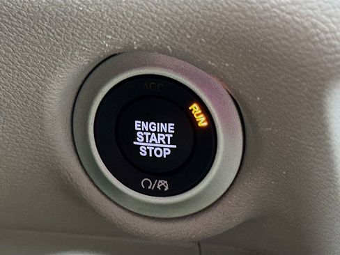 Certified 2024 Chrysler Pacifica Touring-L image 22