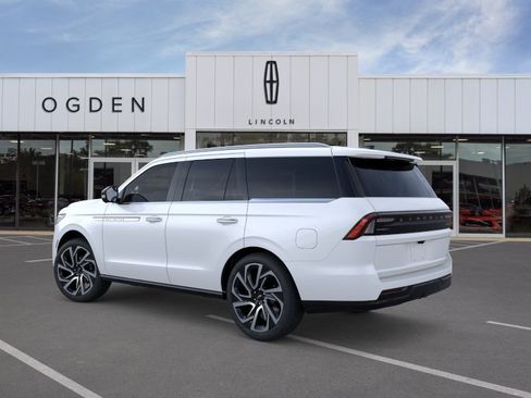 New 2026 Lincoln Navigator Reserve AWD/4WD image 4
