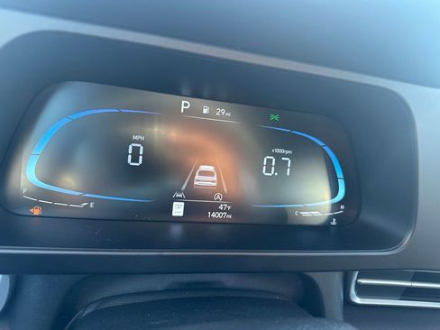 Used 2025 Hyundai Elantra SE image 14