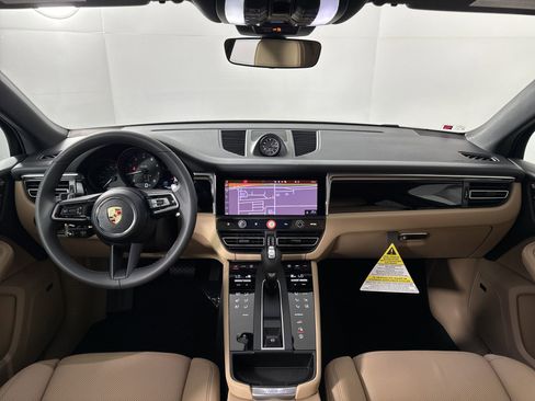 Certified 2025 Porsche Macan image 25