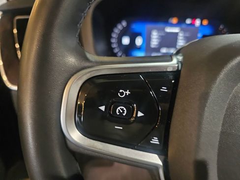 Certified 2023 Volvo XC60 B5 Plus AWD/4WD image 23