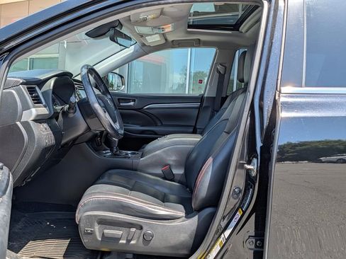 Used 2019 Toyota Highlander SE AWD/4WD image 5