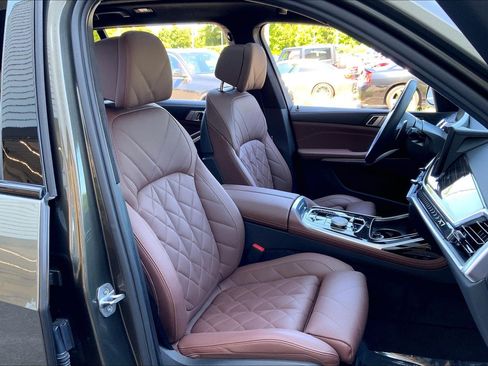 Used 2024 BMW X7 xDrive40i w/ M Sport Package AWD/4WD image 17