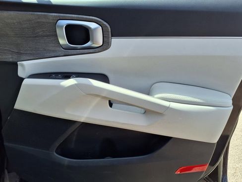 Certified 2022 Kia Sorento S w/ Panoramic Sunroof Package image 8