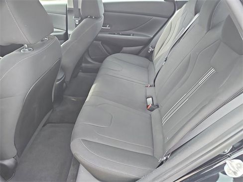 Used 2021 Hyundai Elantra SEL image 18