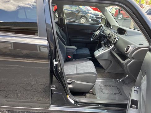 Used 2012 Scion xB FWD image 23
