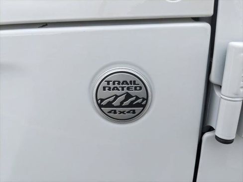 Certified 2022 Jeep Gladiator Overland w/ Popular Equipment Package image 24