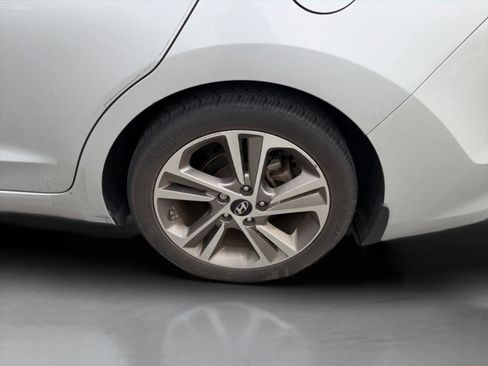 Used 2017 Hyundai Elantra Limited w/ Limited Tech Package 04 image 23