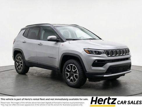 Used 2025 Jeep Compass Trailhawk image 1