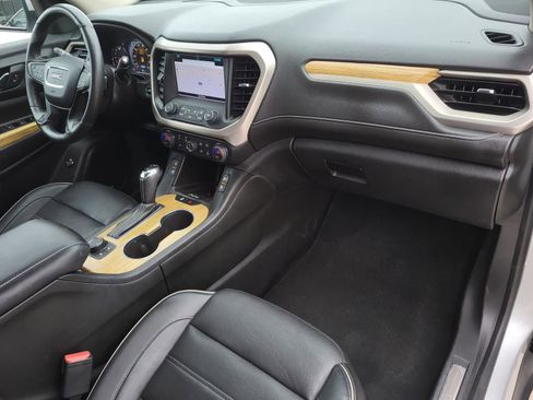 Used 2017 GMC Acadia Denali w/ Technology Package FWD image 8