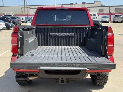 Used 2025 Toyota Tacoma TRD Sport AWD/4WD image 33