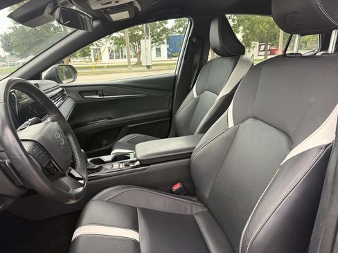 Used 2025 Toyota Camry SE FWD image 11