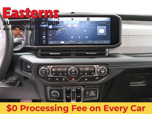 Used 2025 Jeep Wrangler Unlimited Sahara AWD/4WD image 12