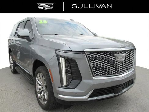 Certified 2025 Cadillac Escalade Premium Luxury w/ LPO, Radiant Package AWD/4WD image 3