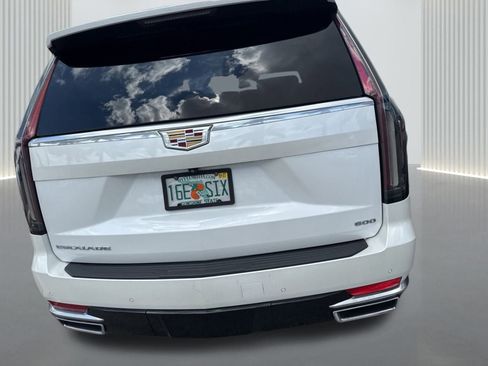 Used 2022 Cadillac Escalade Luxury image 1