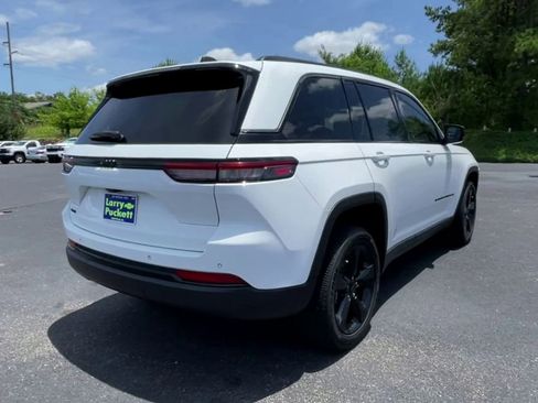 Used 2023 Jeep Grand Cherokee Altitude image 8