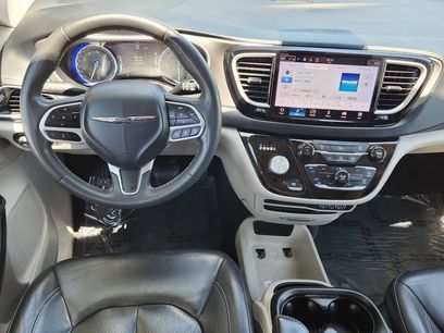 Used 2022 Chrysler Pacifica Touring-L